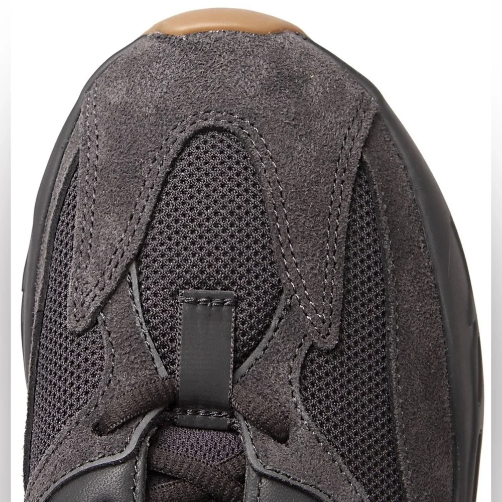 YEEZY BOOST 700 - utility black